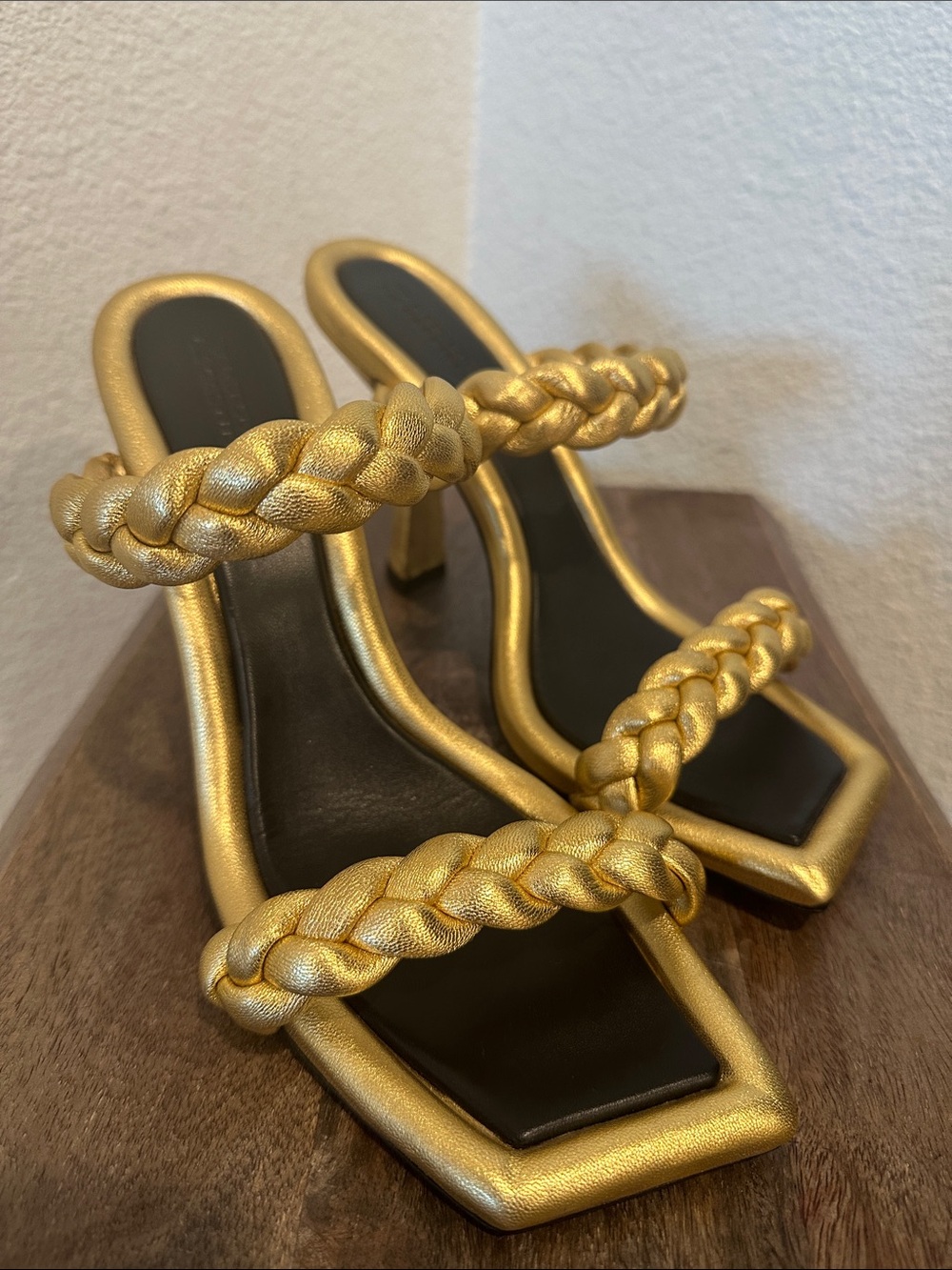 New! Mercedes Castillo Metallic Gold Sandals Size EU 40.5 US 10.5